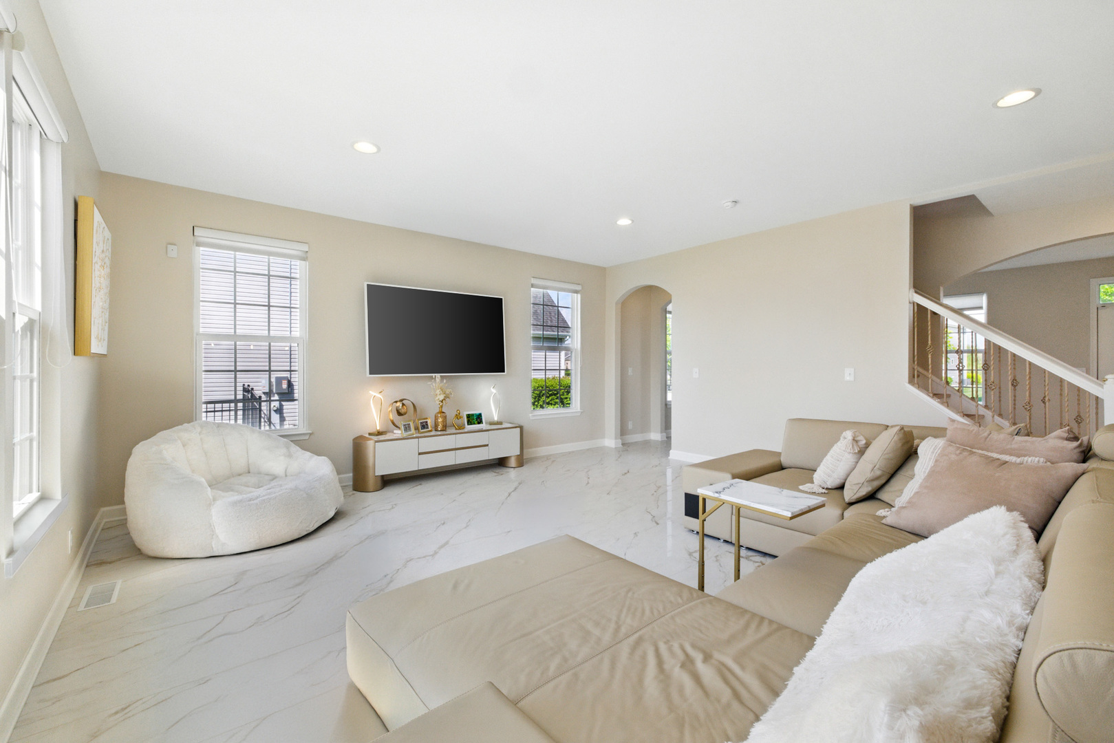 918 Glacial Falls Drive, Gilberts, IL 60136