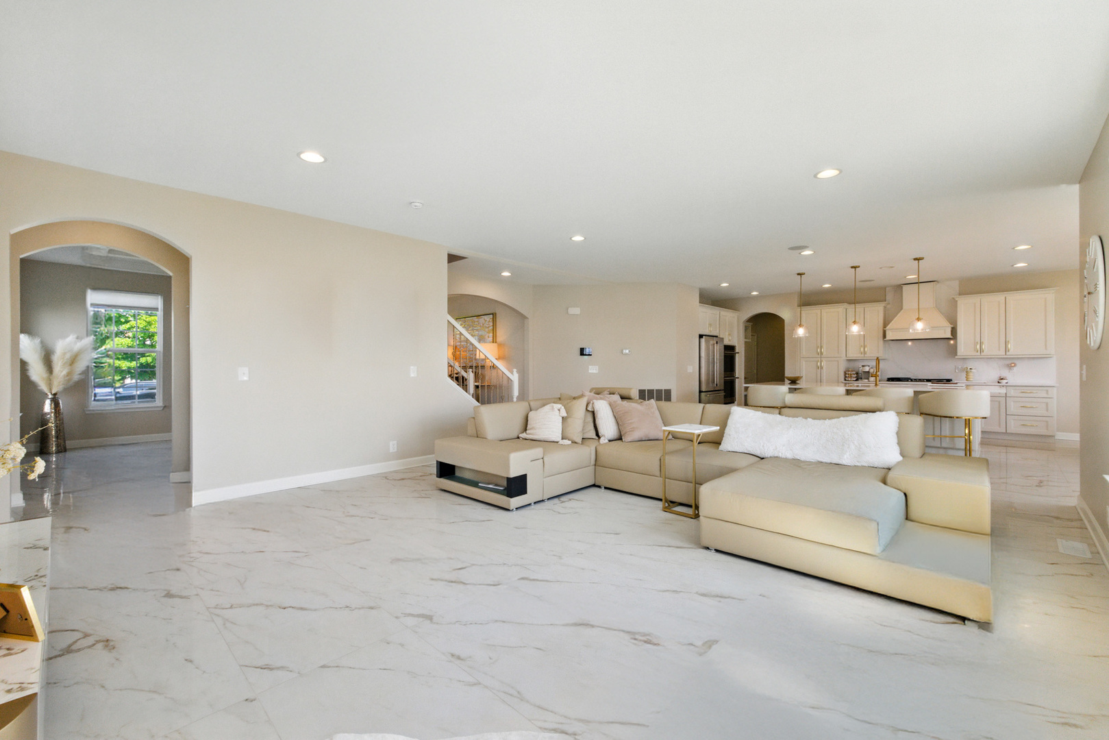 918 Glacial Falls Drive, Gilberts, IL 60136