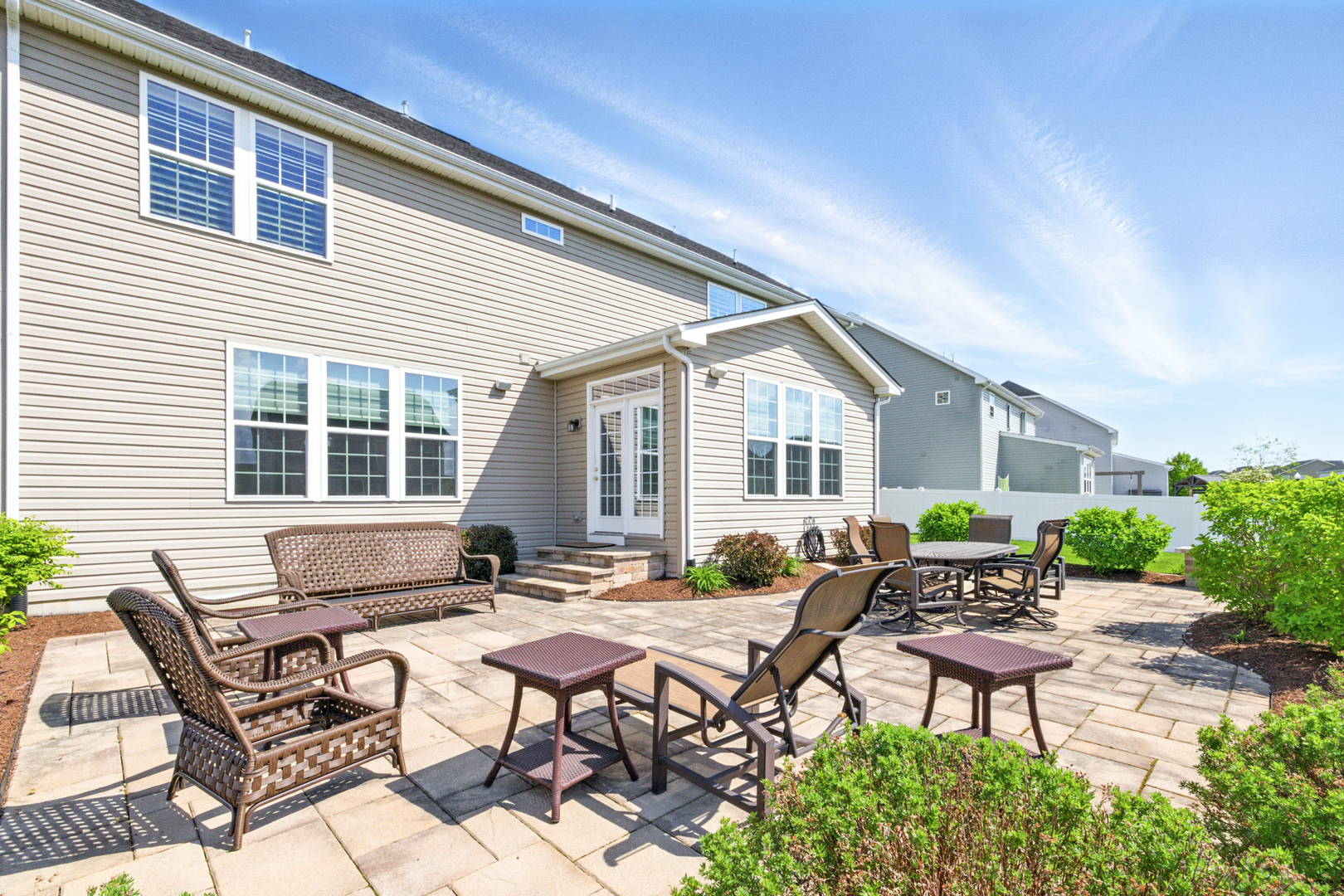 918 Glacial Falls Drive, Gilberts, IL 60136