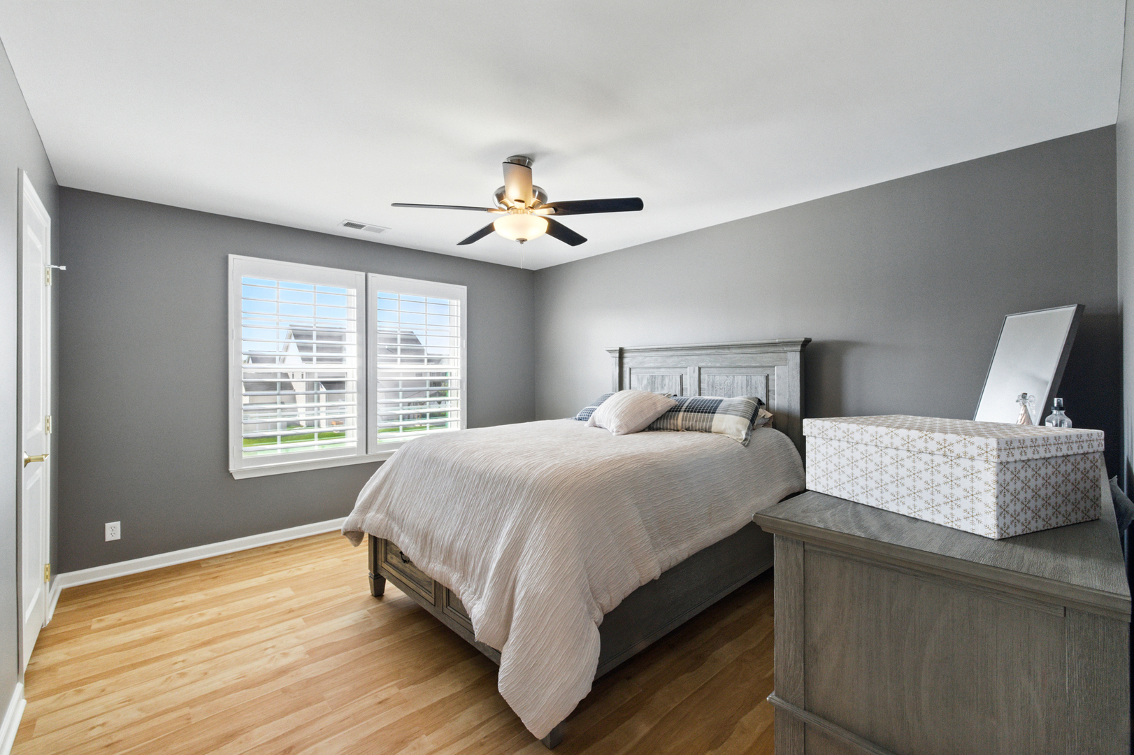 918 Glacial Falls Drive, Gilberts, IL 60136