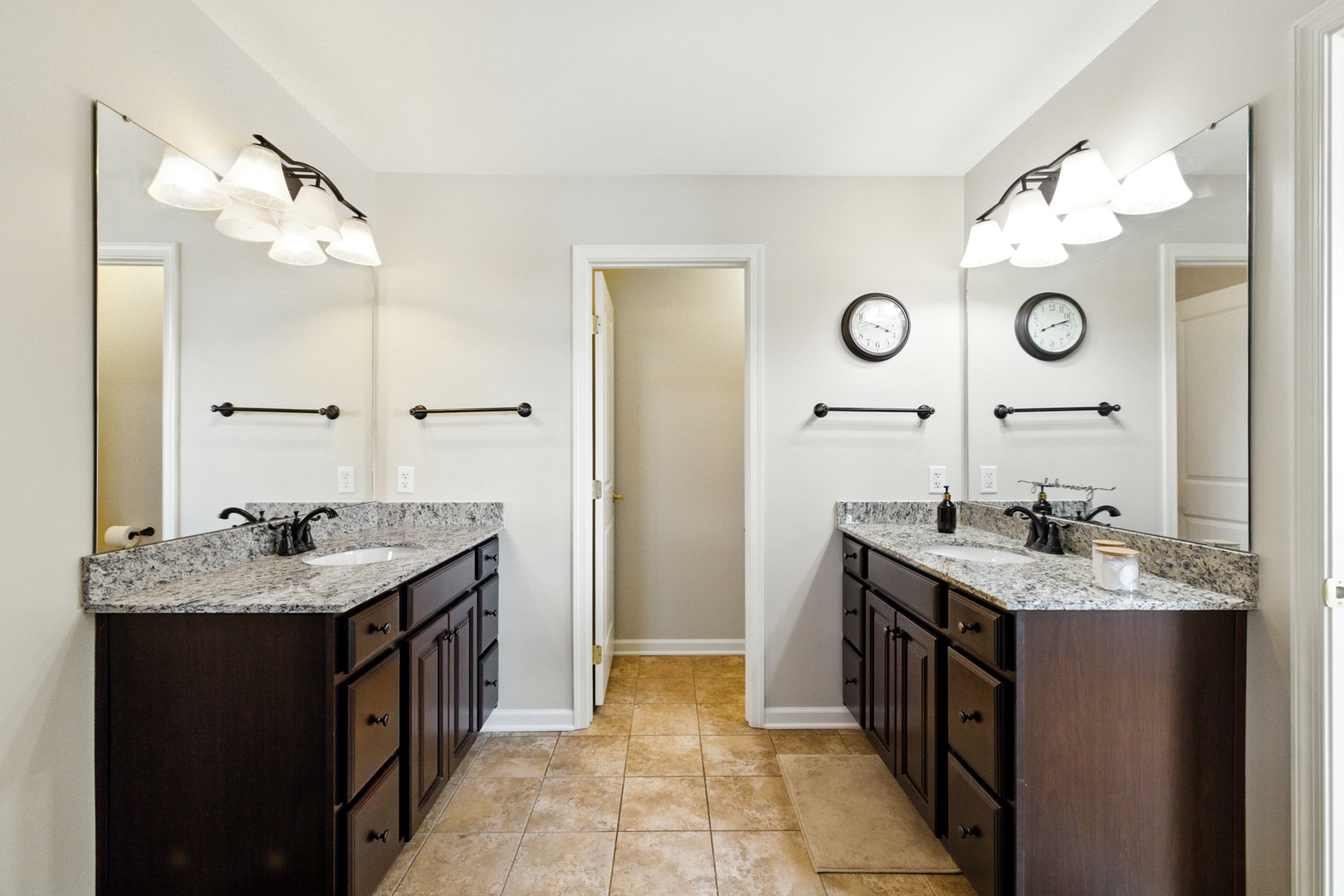 918 Glacial Falls Drive, Gilberts, IL 60136