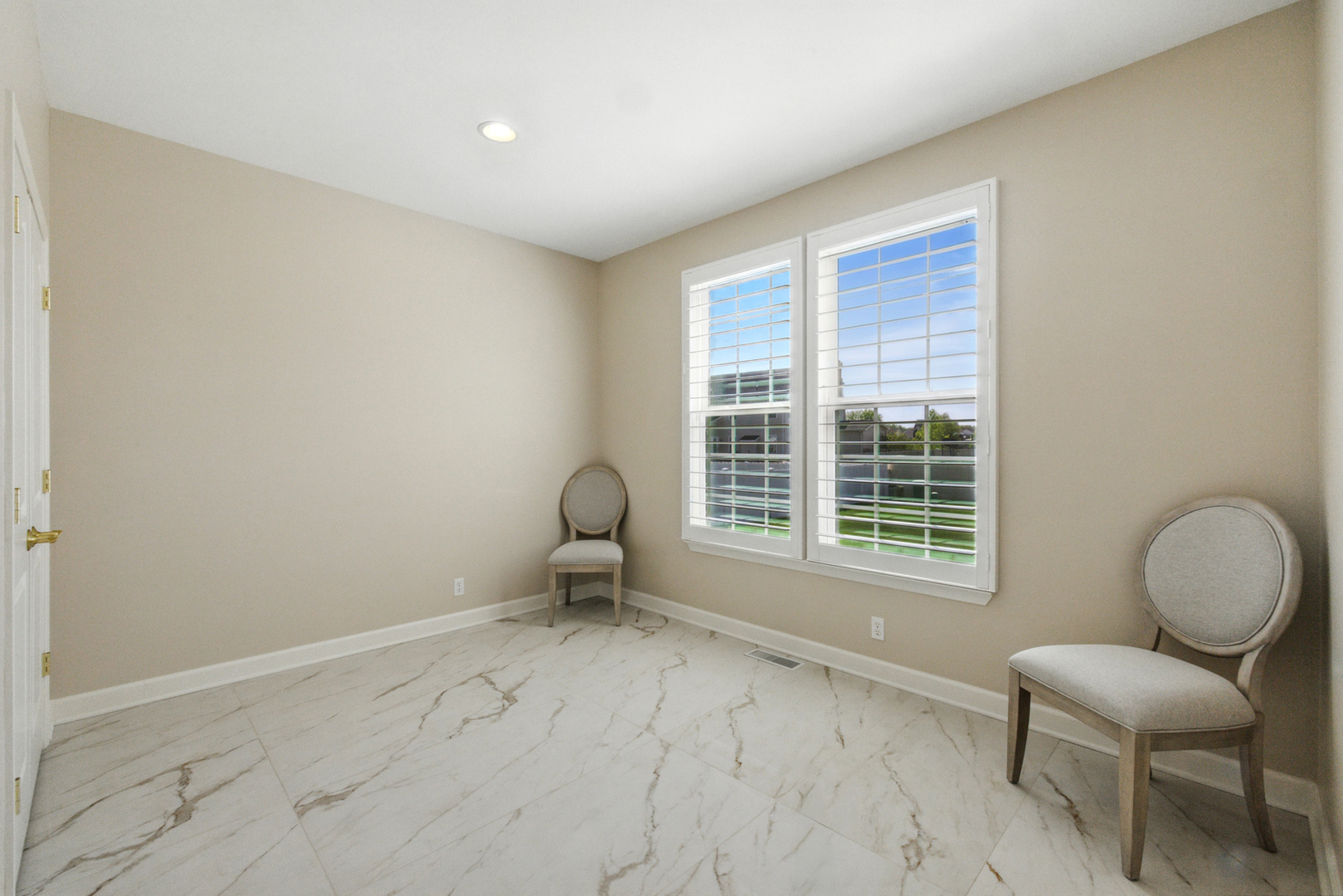 918 Glacial Falls Drive, Gilberts, IL 60136