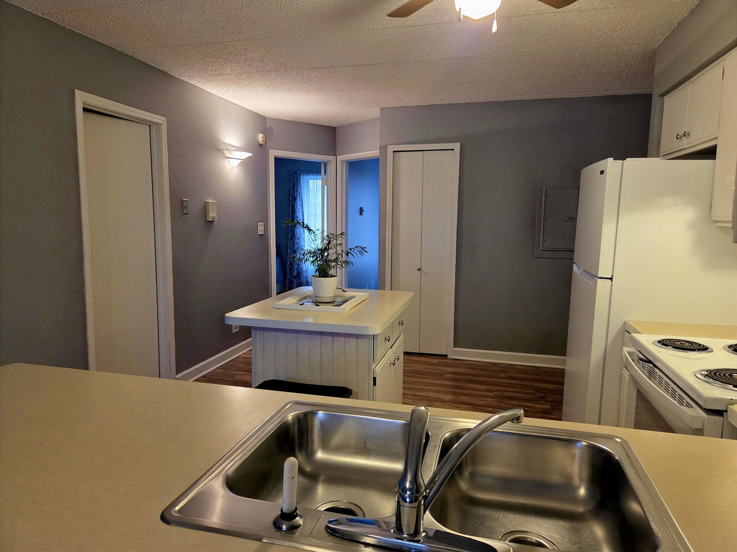 649 N Briar Hill Lane #3, Addison, IL 60101