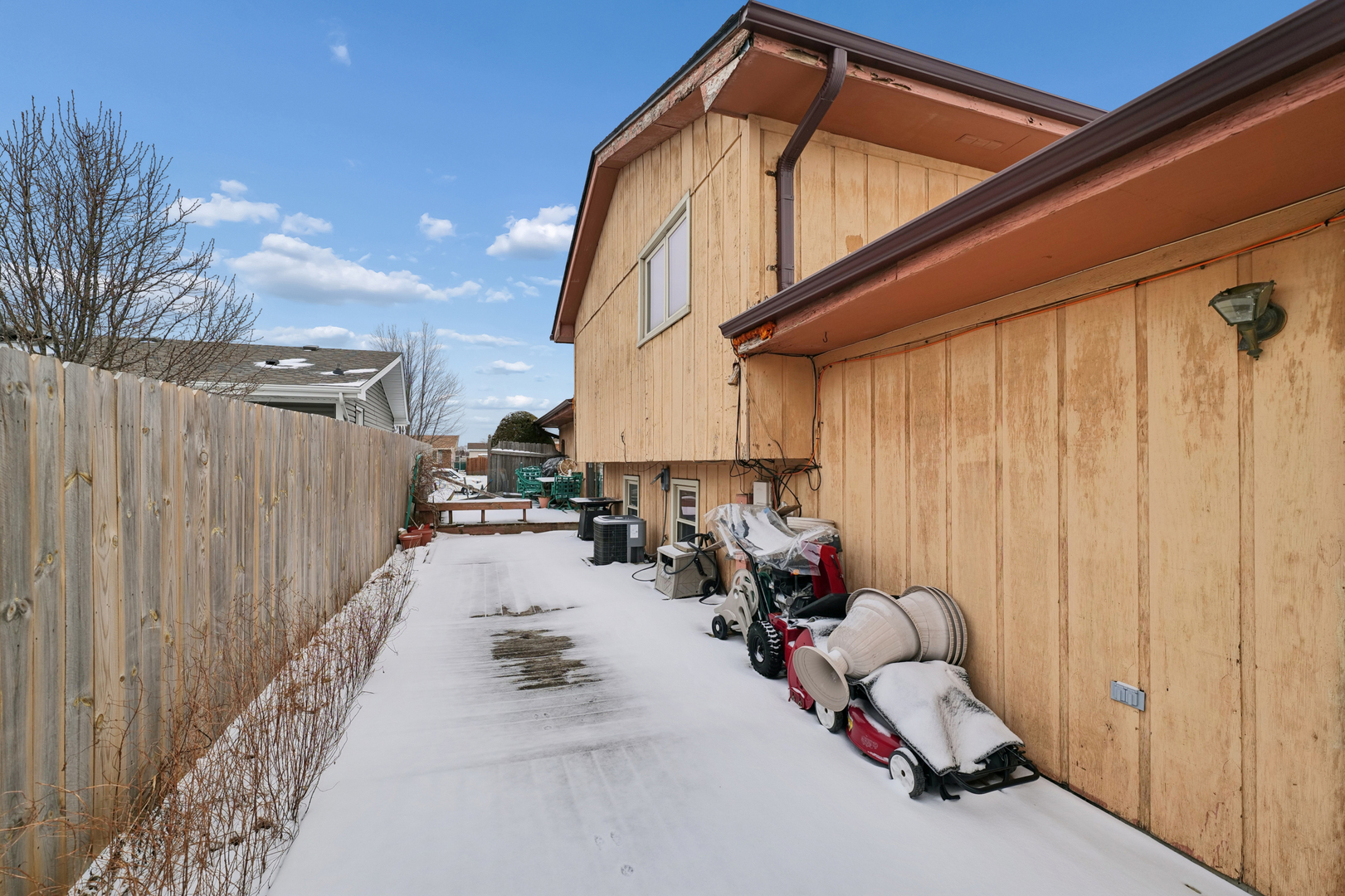 16942 89th Avenue, Orland Hills, IL 60487