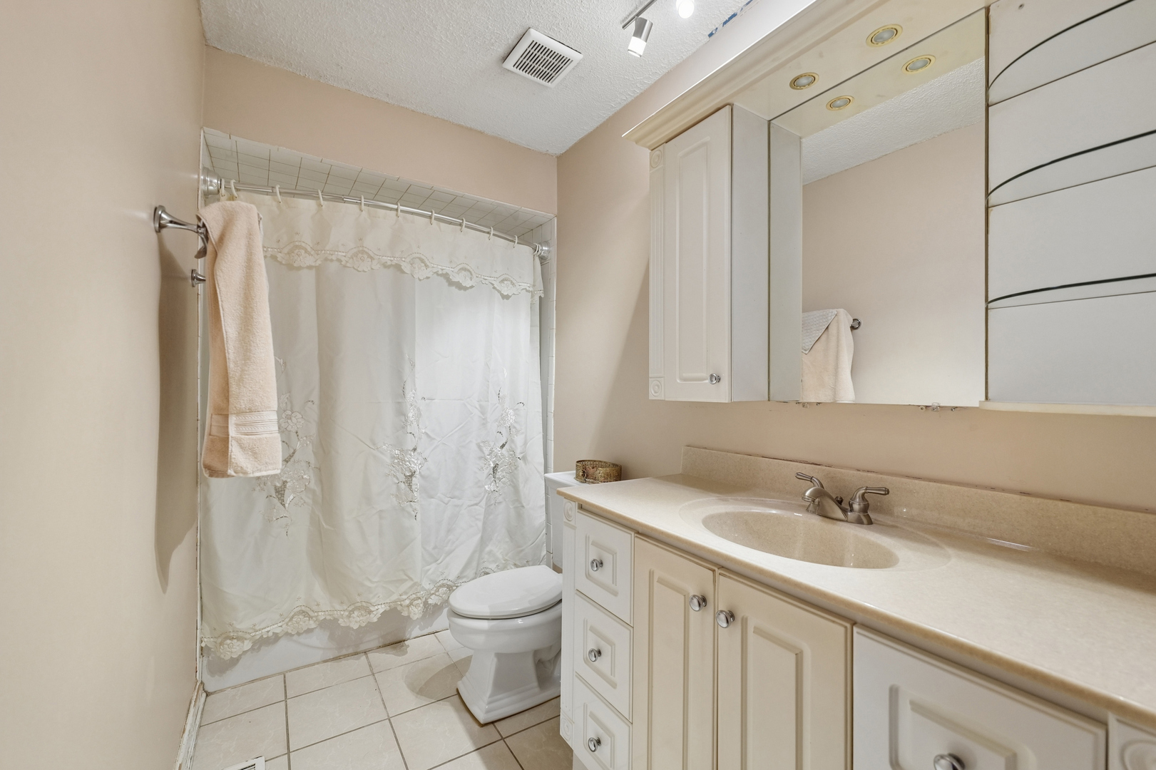 16942 89th Avenue, Orland Hills, IL 60487