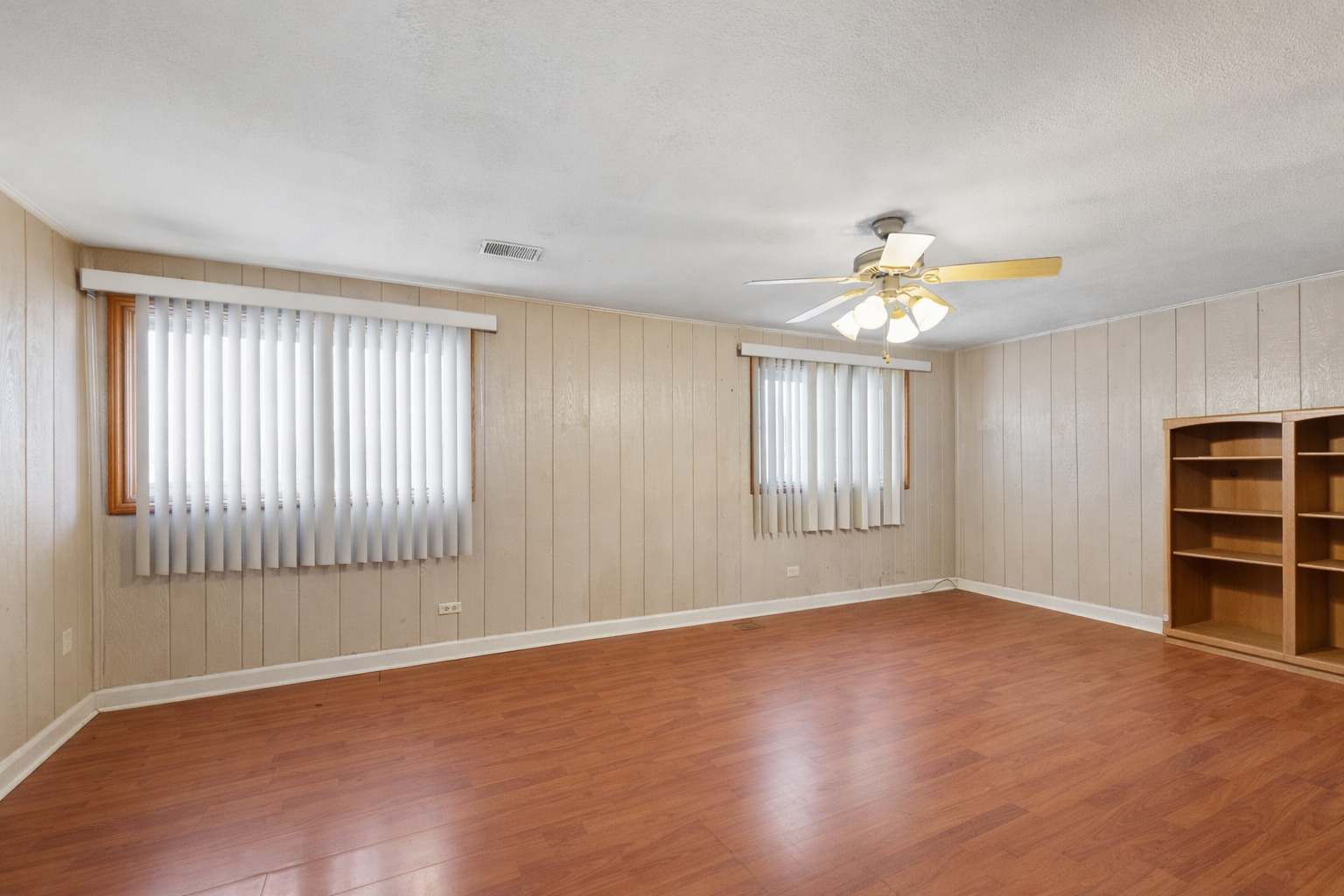 16942 89th Avenue, Orland Hills, IL 60487