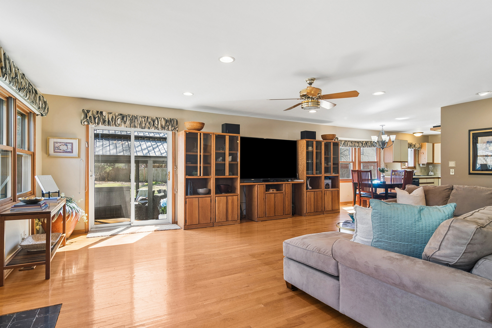 302 Chateau Drive, Buffalo Grove, IL 60089