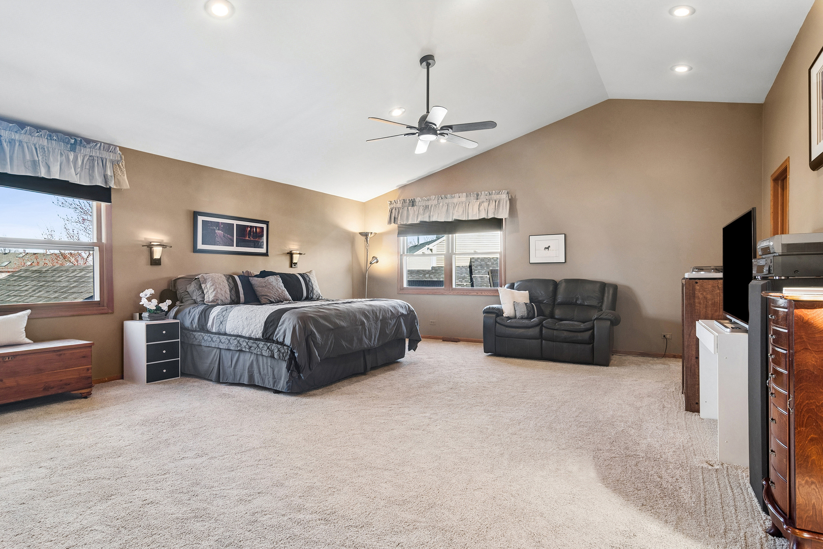 302 Chateau Drive, Buffalo Grove, IL 60089