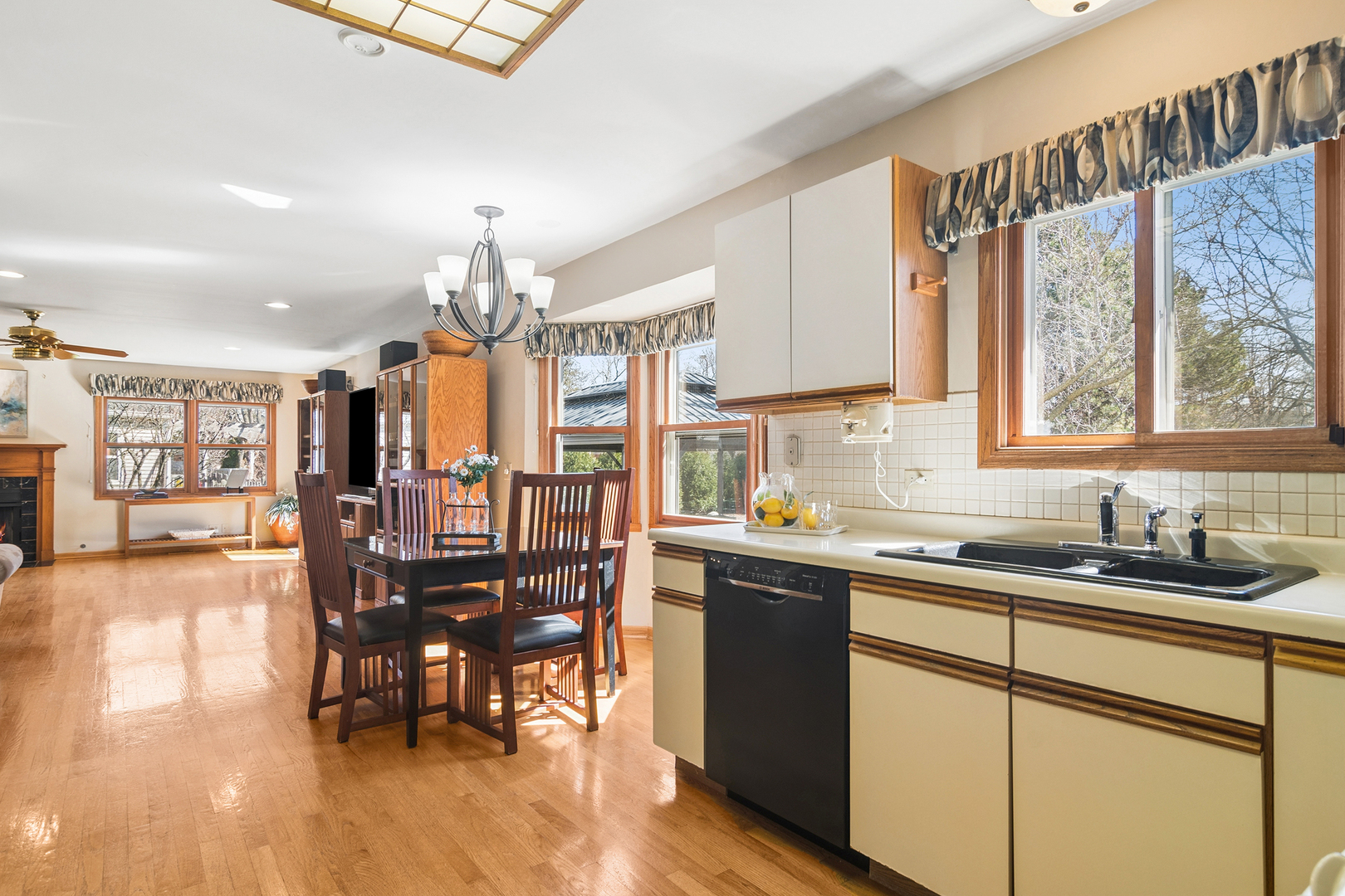 302 Chateau Drive, Buffalo Grove, IL 60089