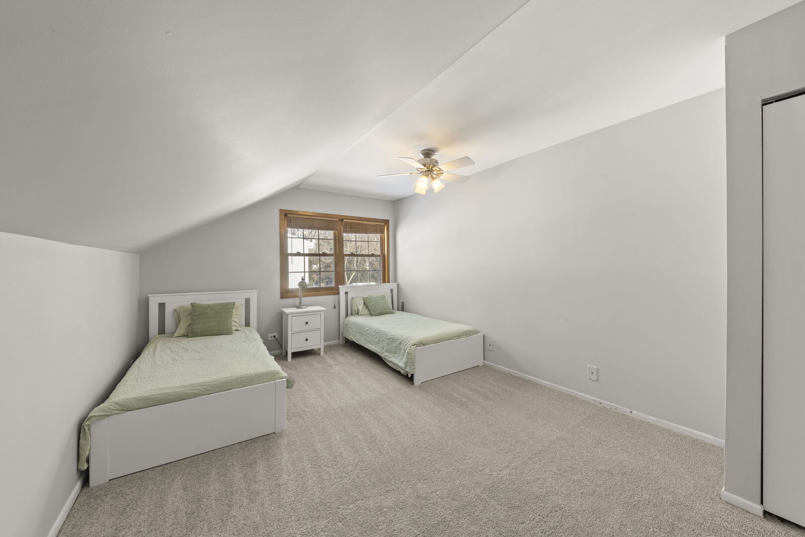 2240 Mecan Drive, Naperville, IL 60564