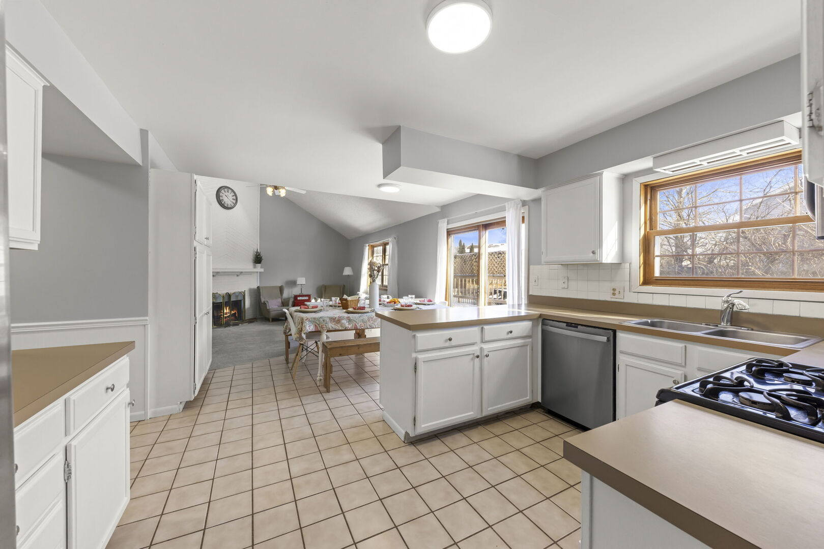 2240 Mecan Drive, Naperville, IL 60564