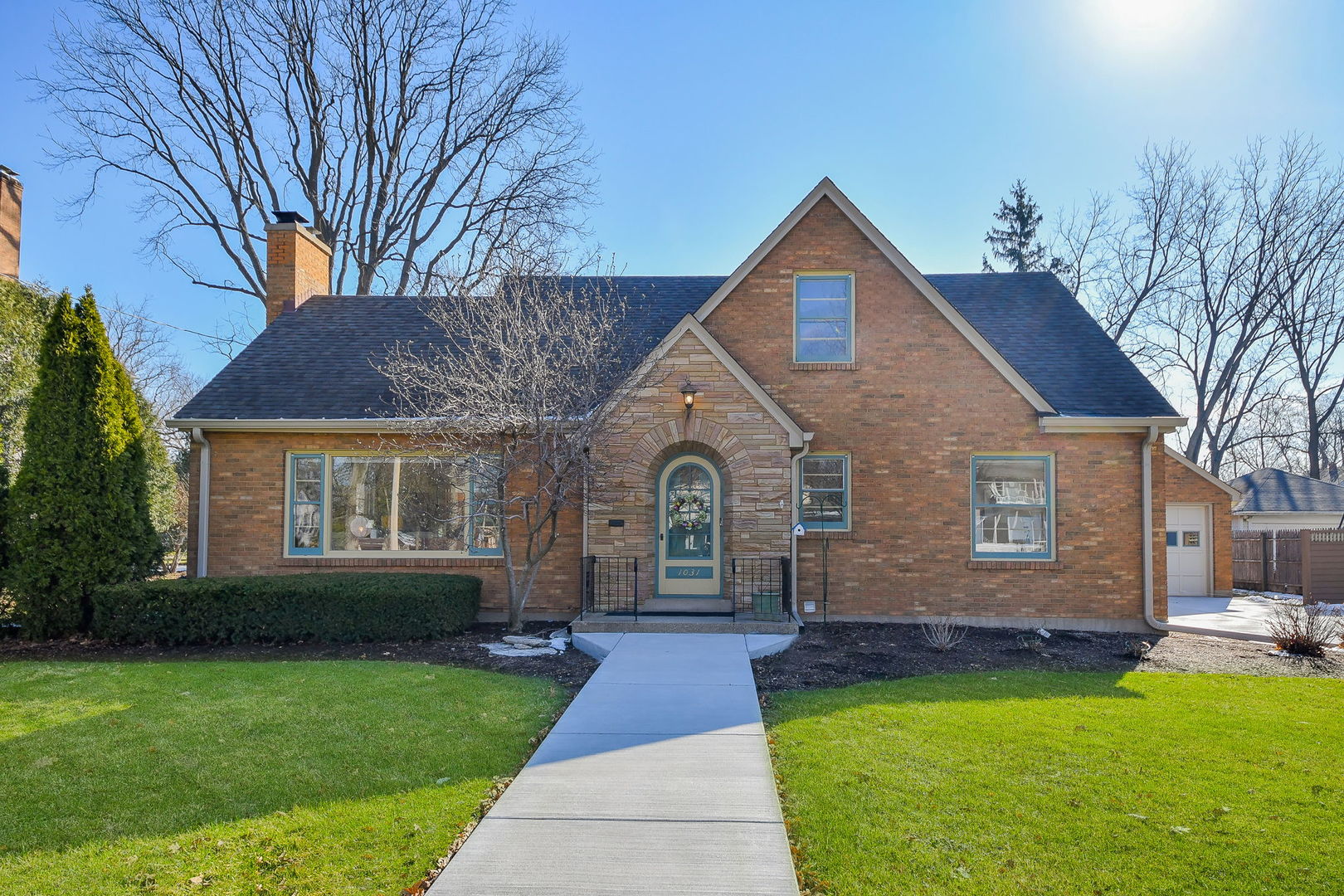 1031 N Spring Street, Elgin, IL 60120