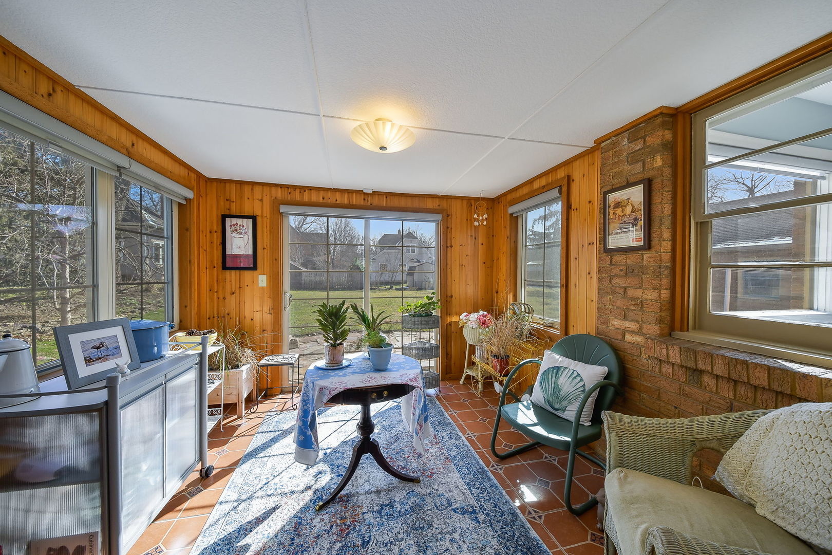 1031 N Spring Street, Elgin, IL 60120