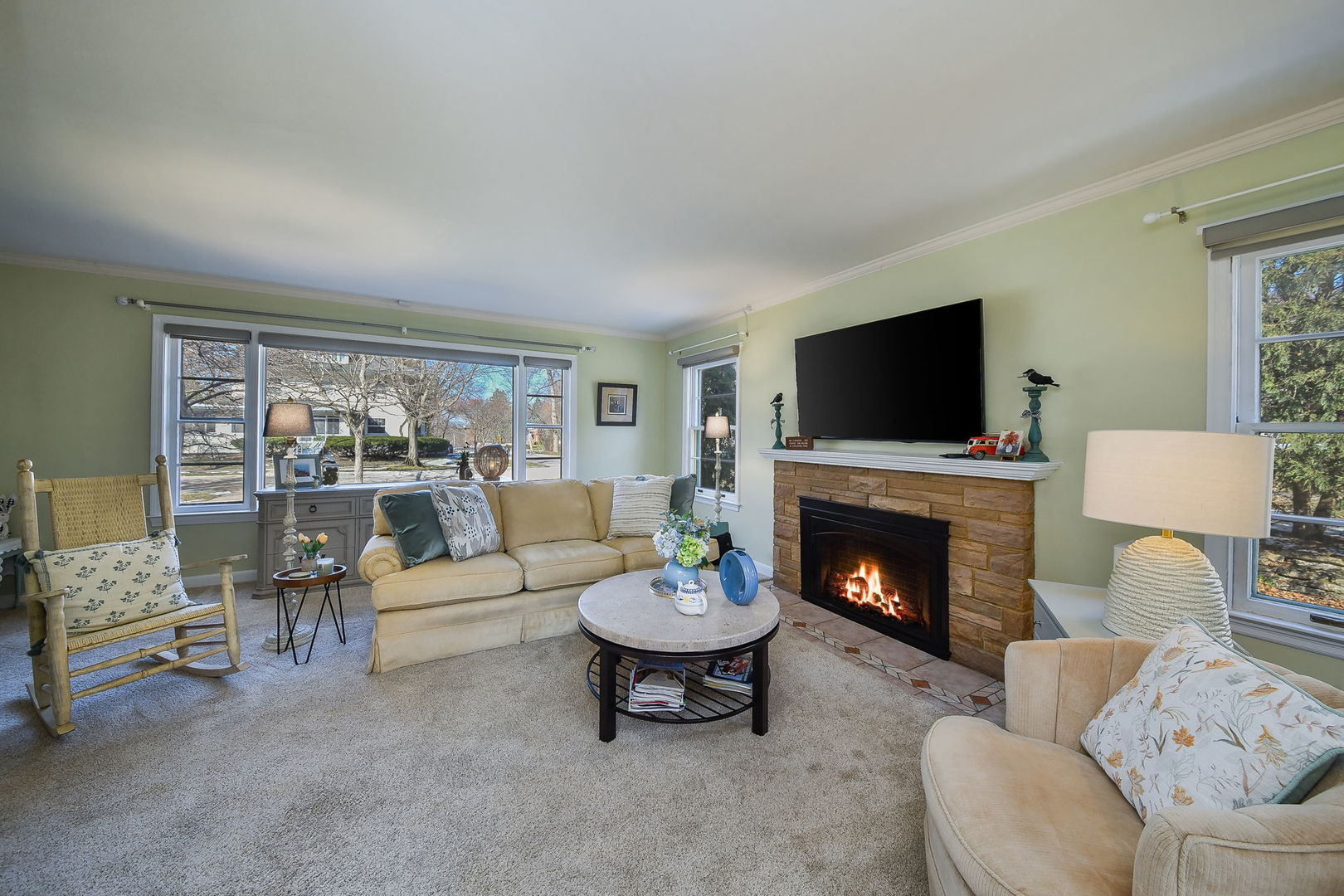 1031 N Spring Street, Elgin, IL 60120