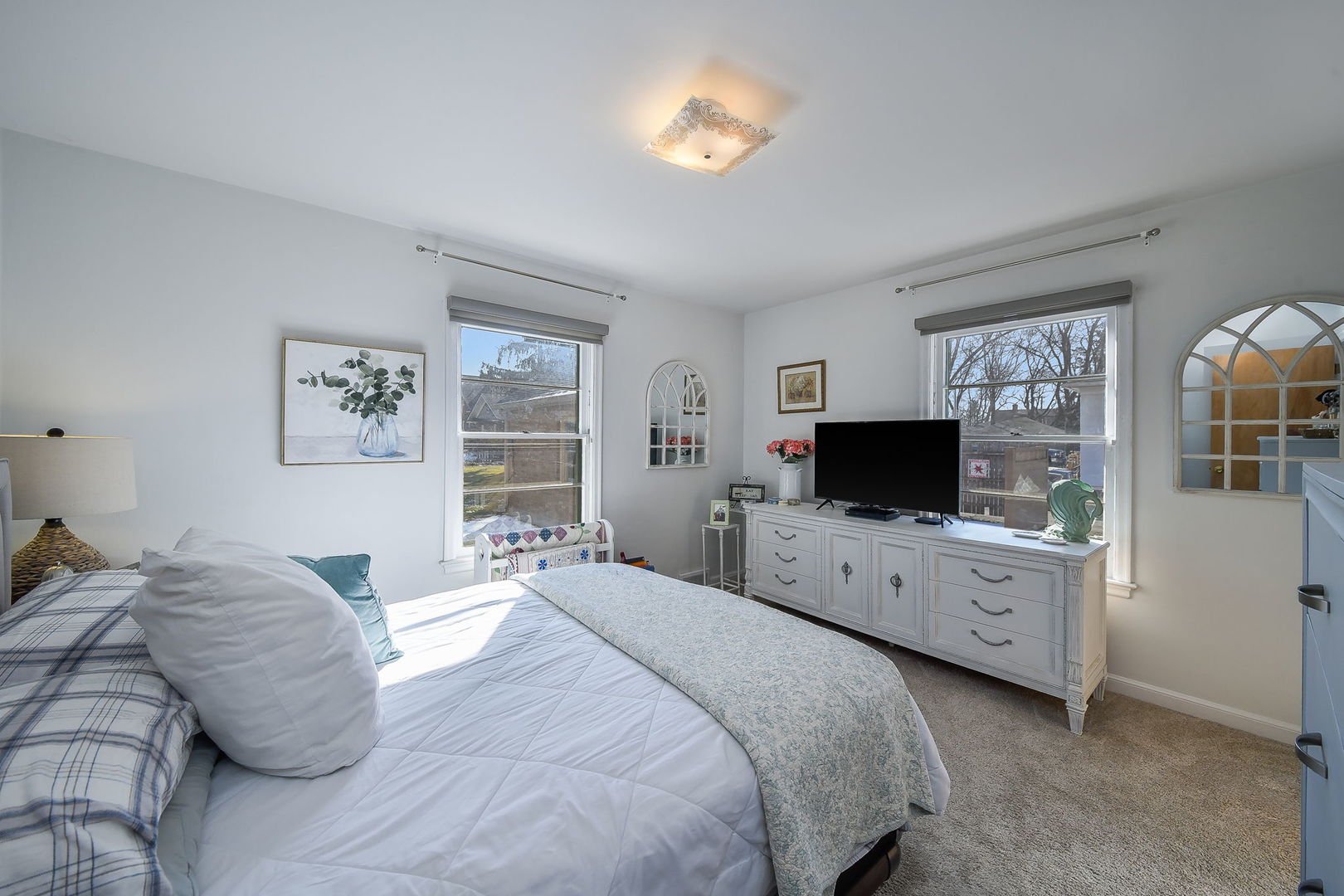 1031 N Spring Street, Elgin, IL 60120