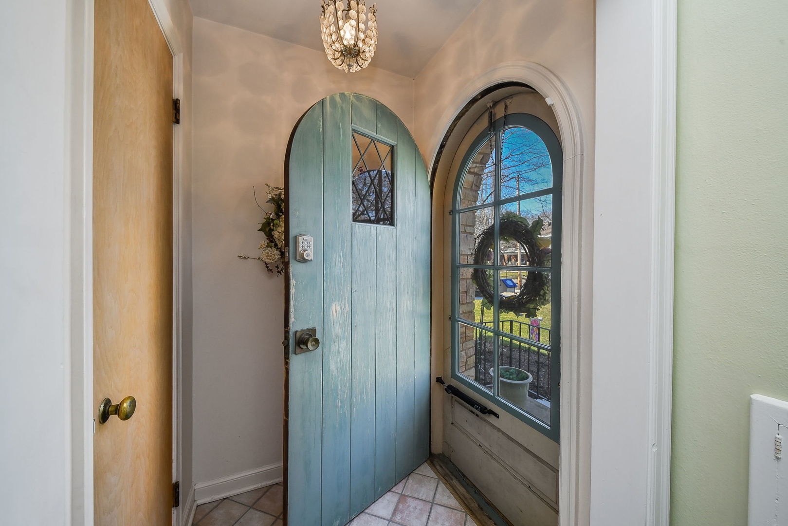 1031 N Spring Street, Elgin, IL 60120