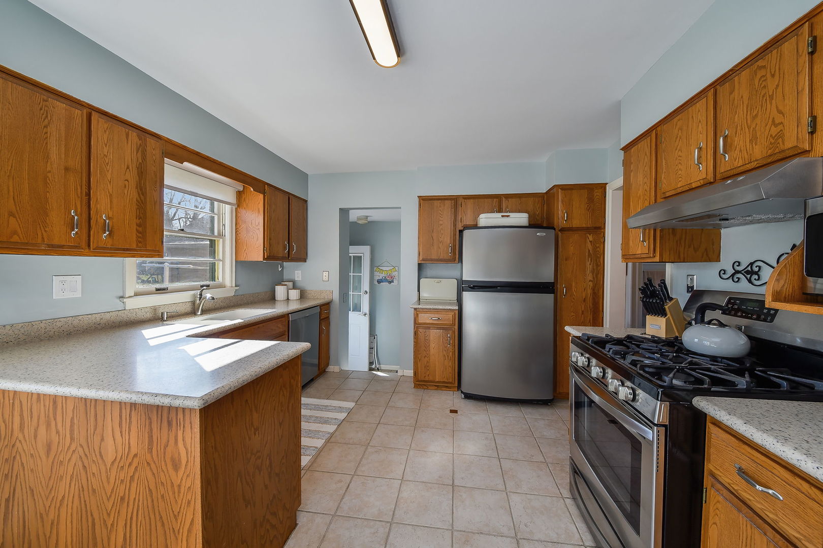 1031 N Spring Street, Elgin, IL 60120