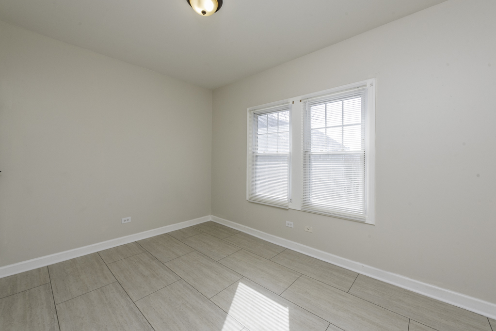 515 2nd Street #2, Waukegan, IL 60085