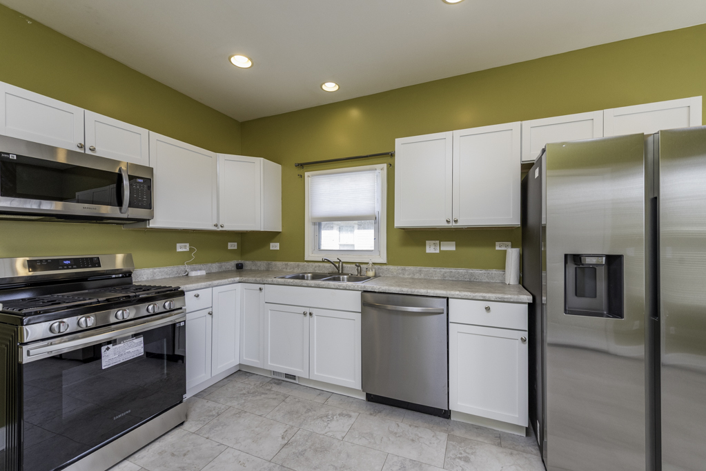 515 2nd Street #2, Waukegan, IL 60085