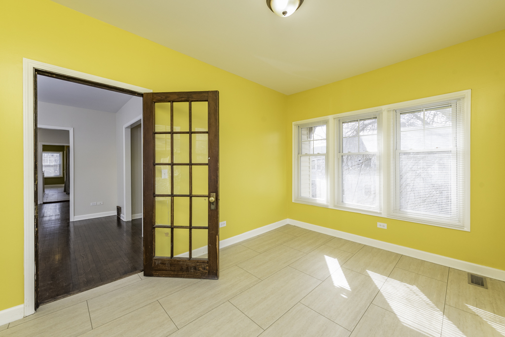 515 2nd Street #2, Waukegan, IL 60085