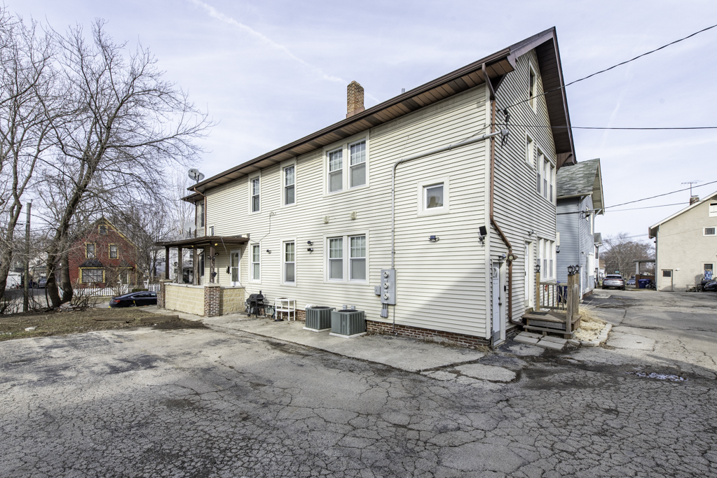 515 2nd Street #2, Waukegan, IL 60085