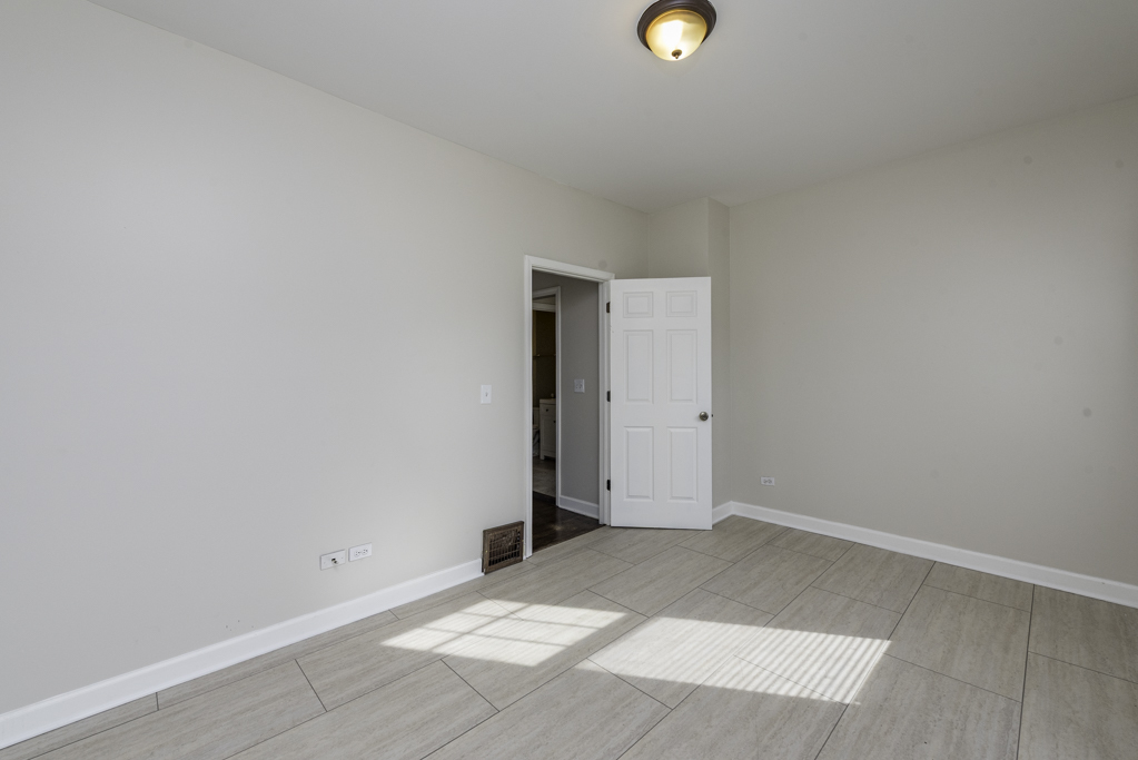 515 2nd Street #2, Waukegan, IL 60085