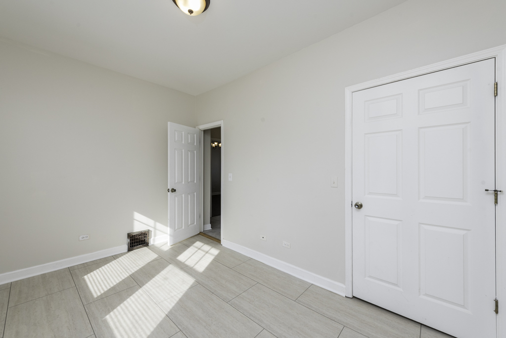 515 2nd Street #2, Waukegan, IL 60085