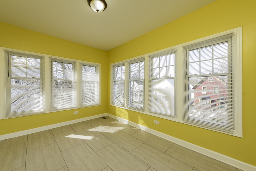 515 2nd Street #2, Waukegan, IL 60085