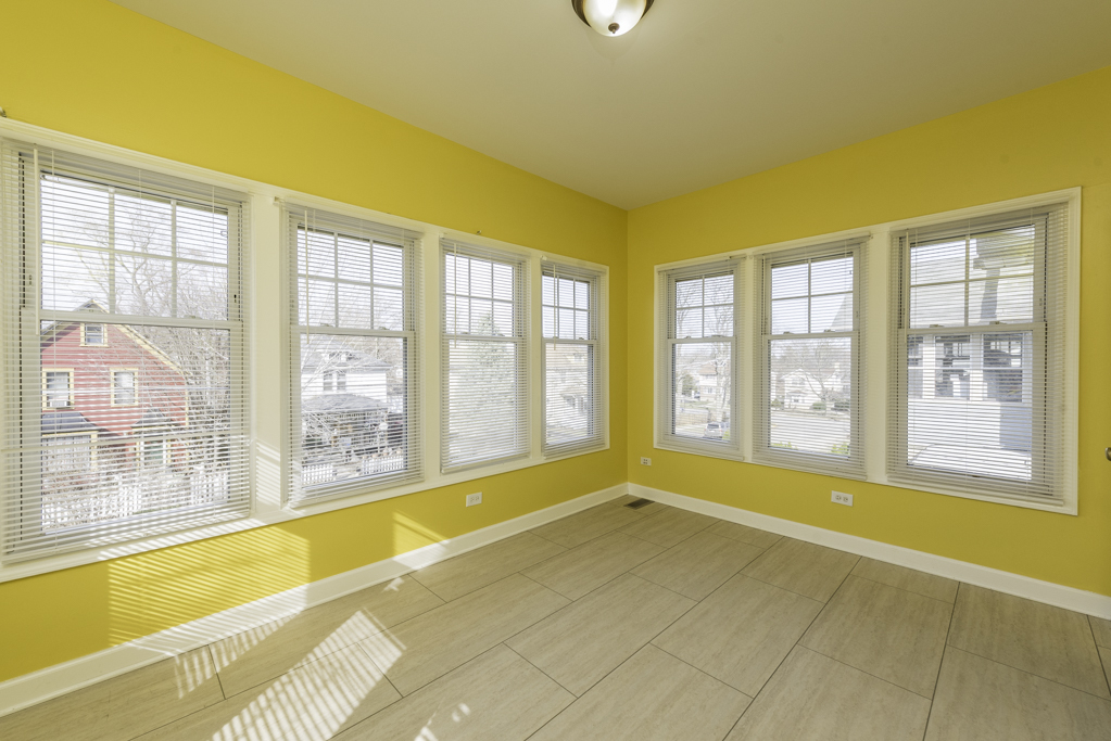 515 2nd Street #2, Waukegan, IL 60085