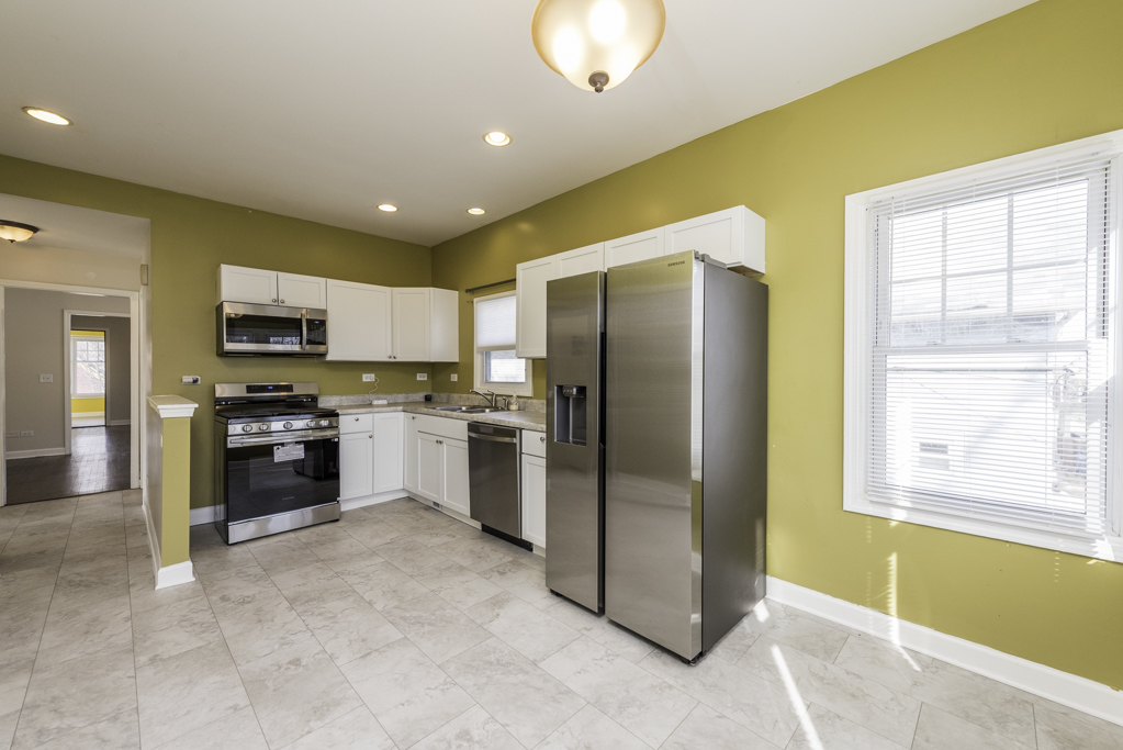 515 2nd Street #2, Waukegan, IL 60085