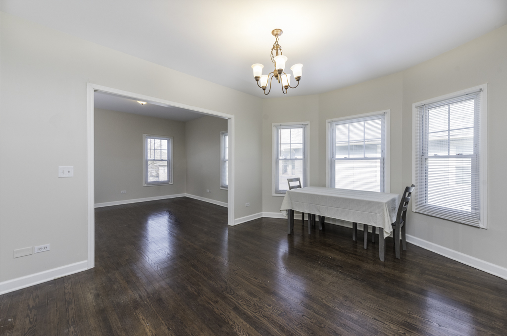 515 2nd Street #2, Waukegan, IL 60085