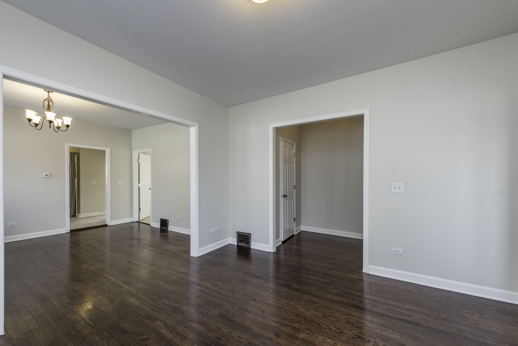 515 2nd Street #2, Waukegan, IL 60085