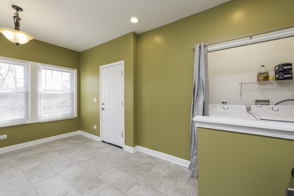 515 2nd Street #2, Waukegan, IL 60085