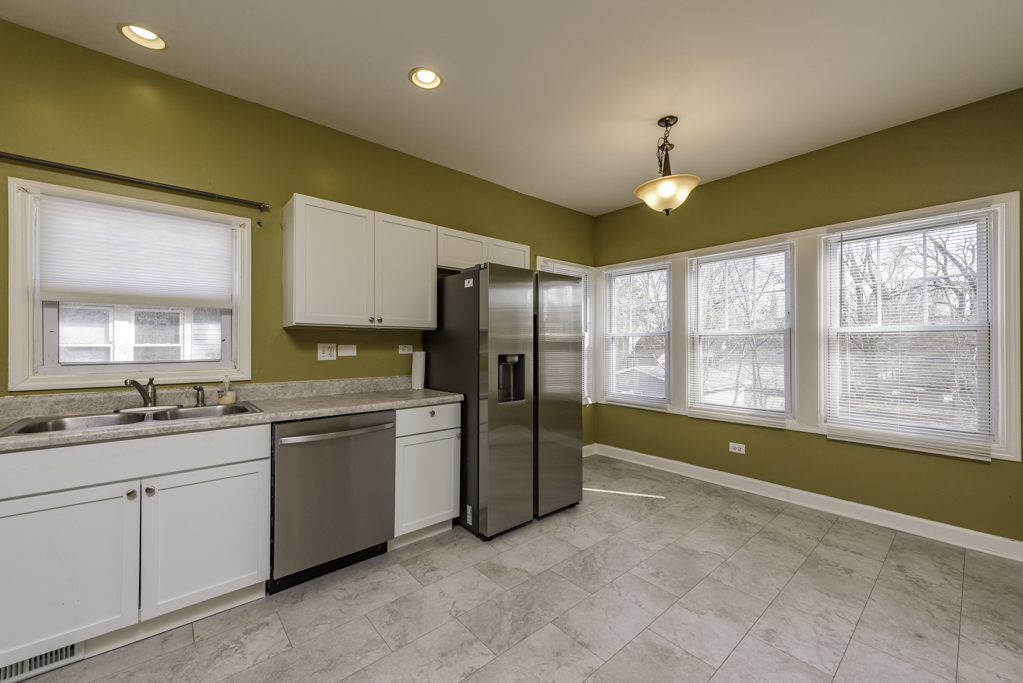 515 2nd Street #2, Waukegan, IL 60085