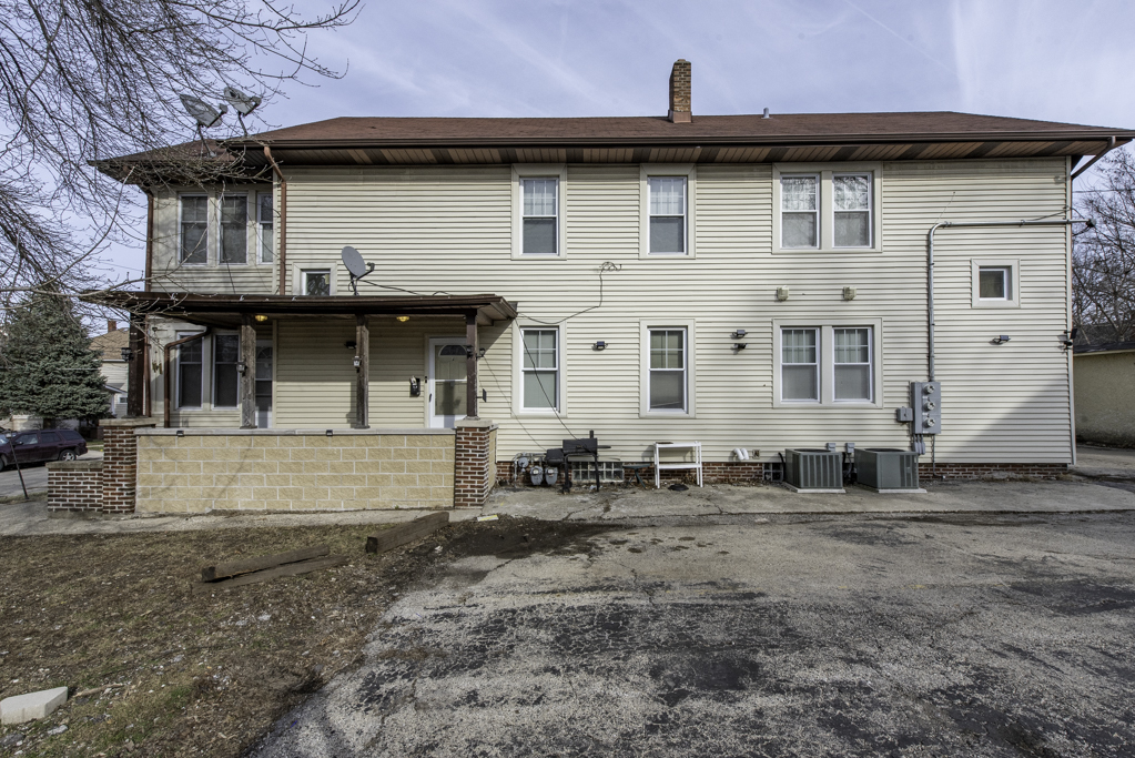 515 2nd Street #2, Waukegan, IL 60085