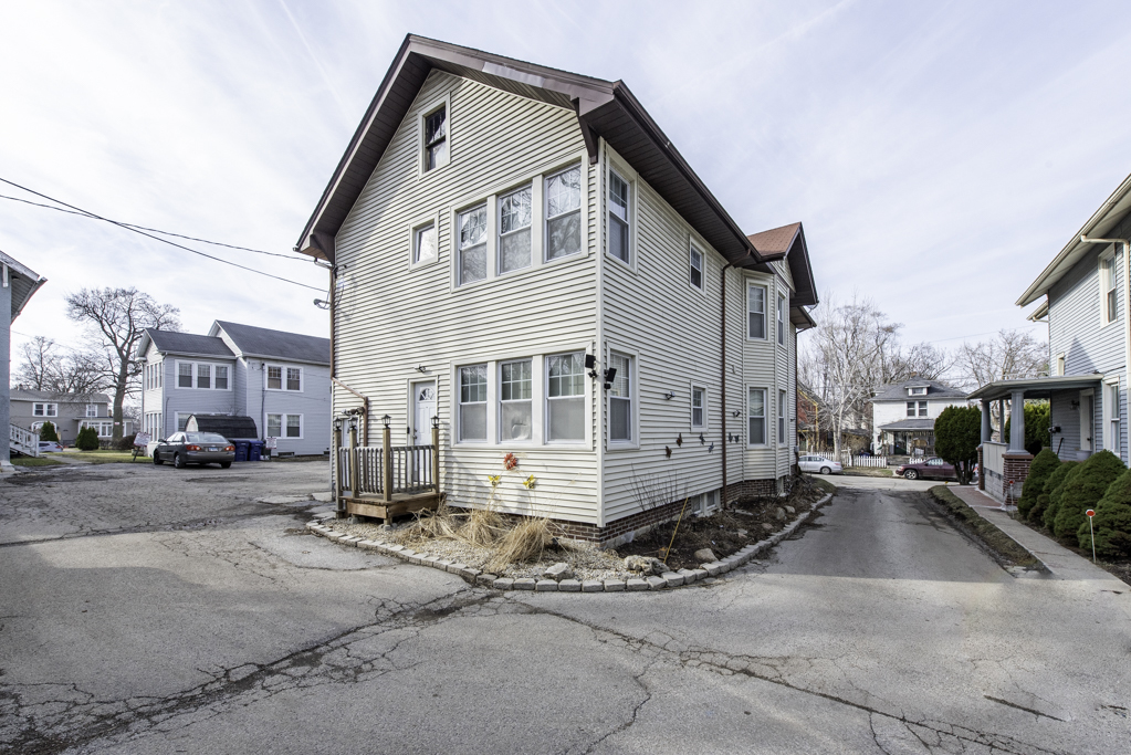 515 2nd Street #2, Waukegan, IL 60085