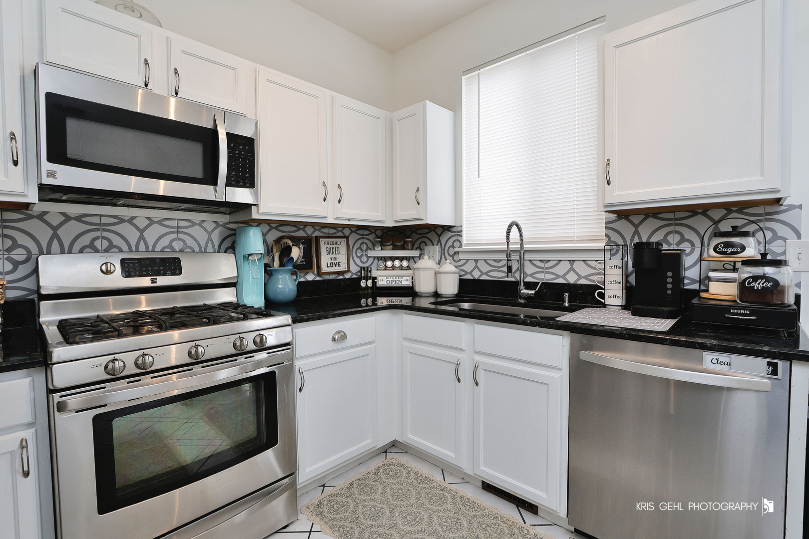 1493 Saint James Court, Gurnee, IL 60031