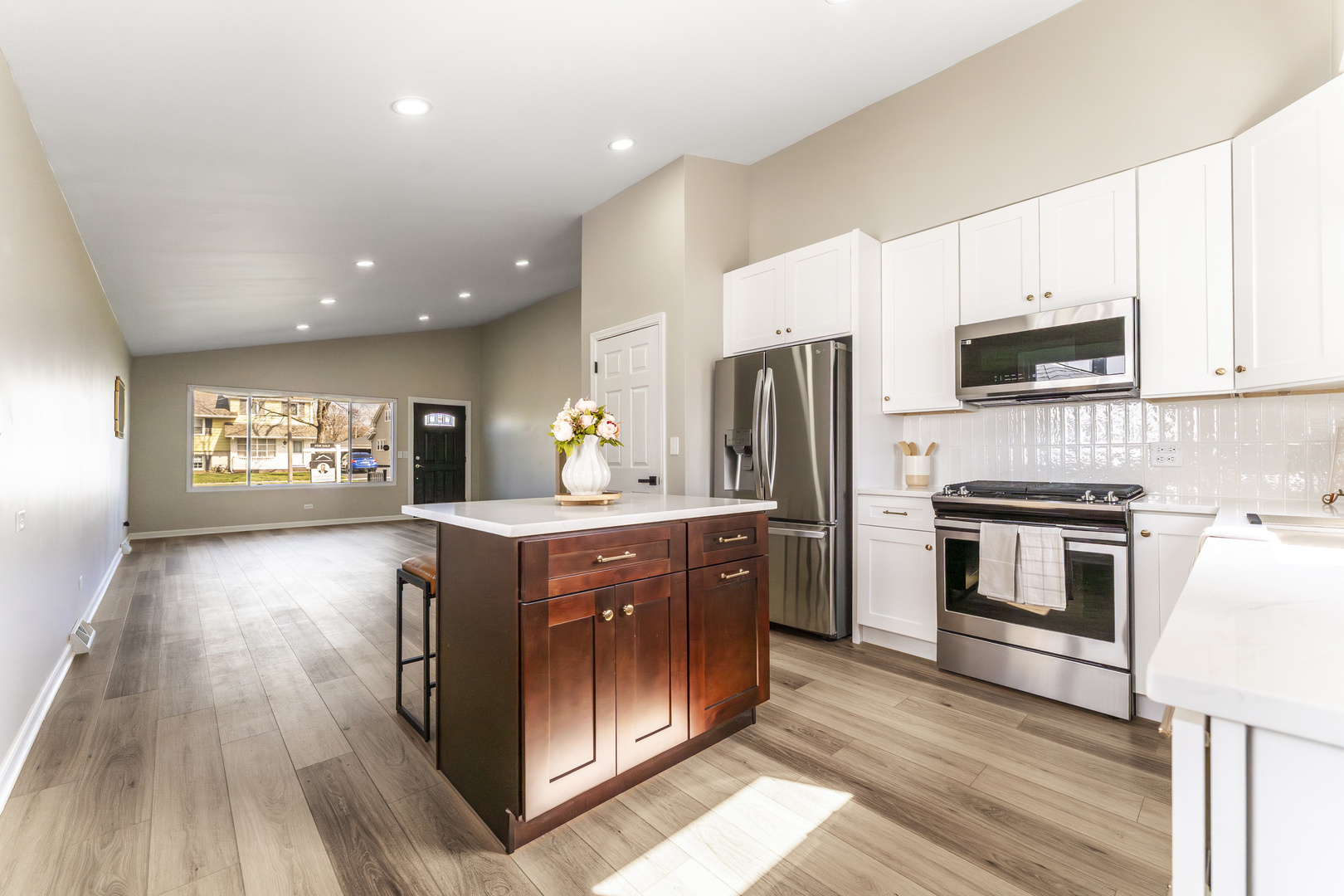 646 W Babcock Avenue, Elmhurst, IL 60126