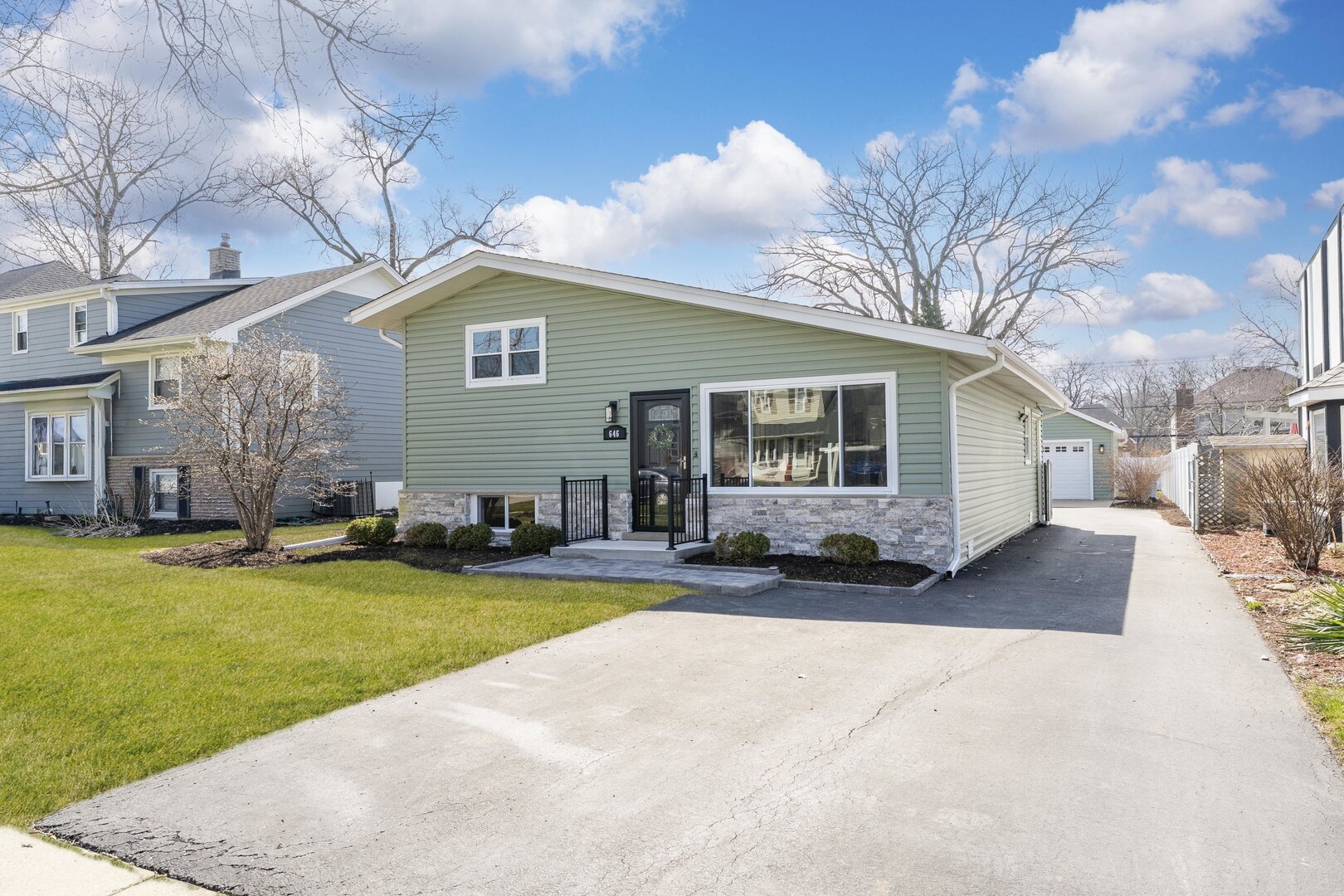 646 W Babcock Avenue, Elmhurst, IL 60126