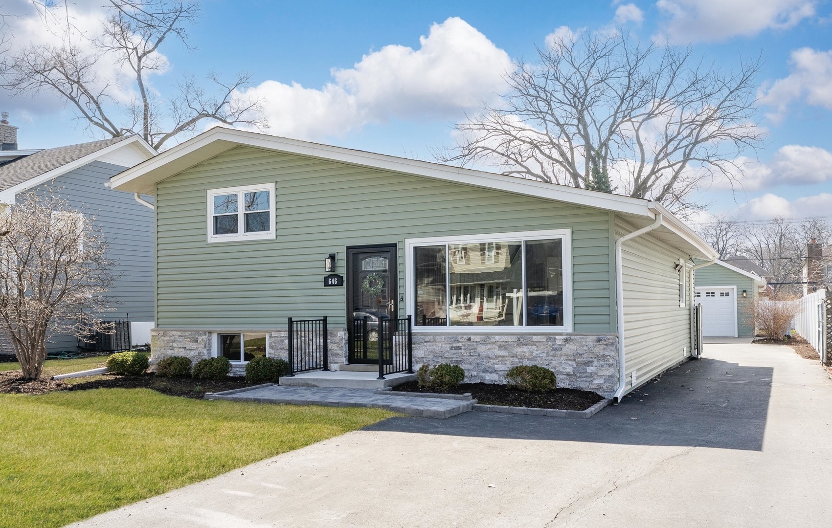 646 W Babcock Avenue, Elmhurst, IL 60126