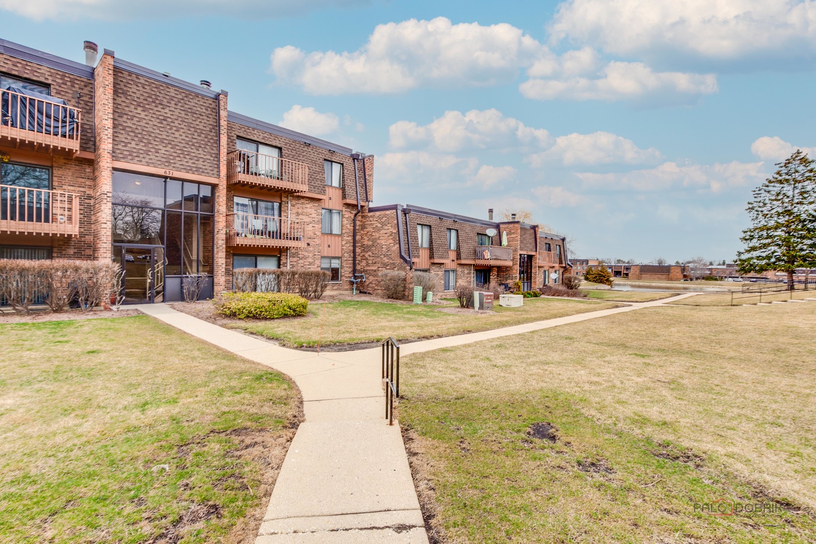 631 Derry Court #1B, Schaumburg, IL 60193