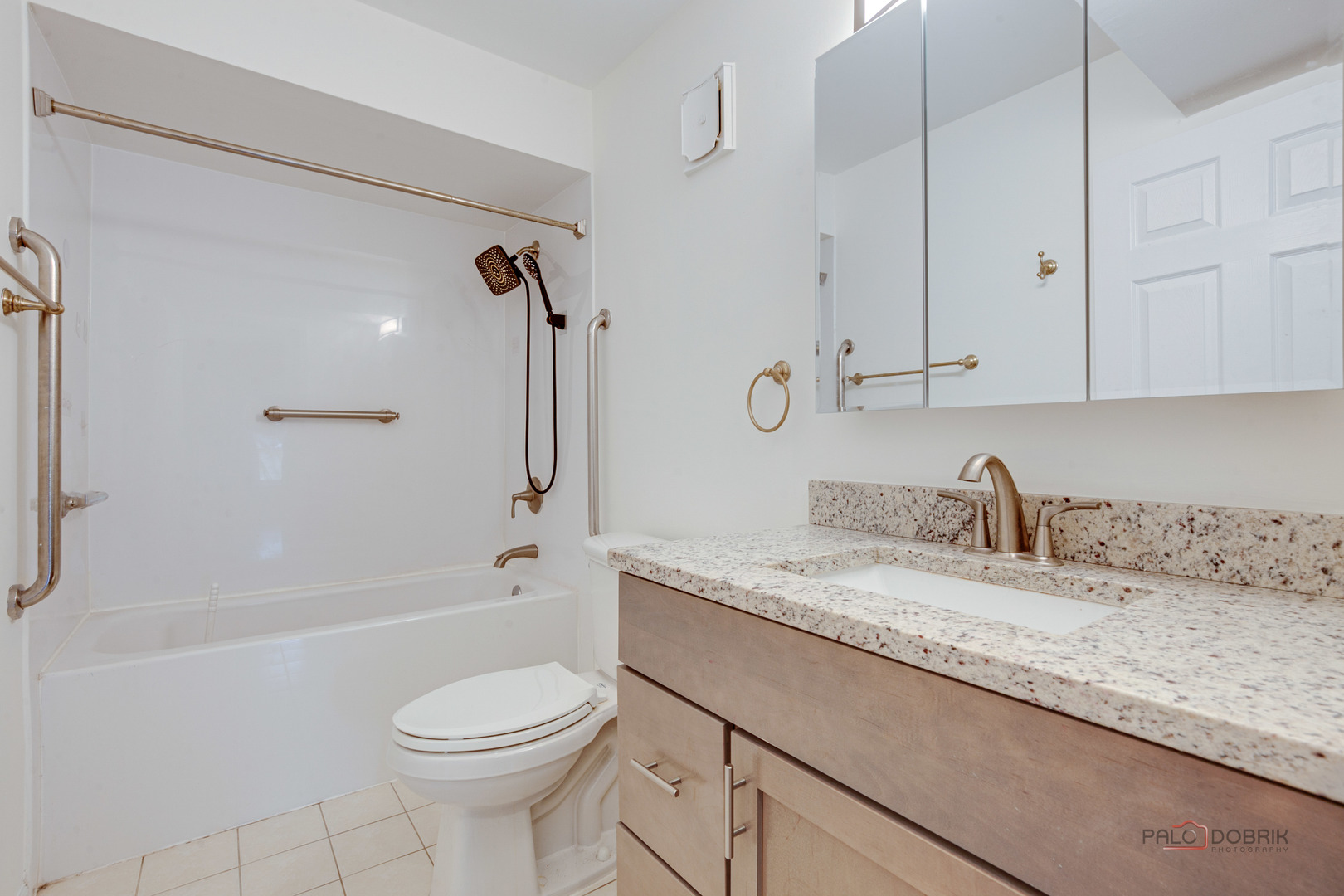 631 Derry Court #1B, Schaumburg, IL 60193