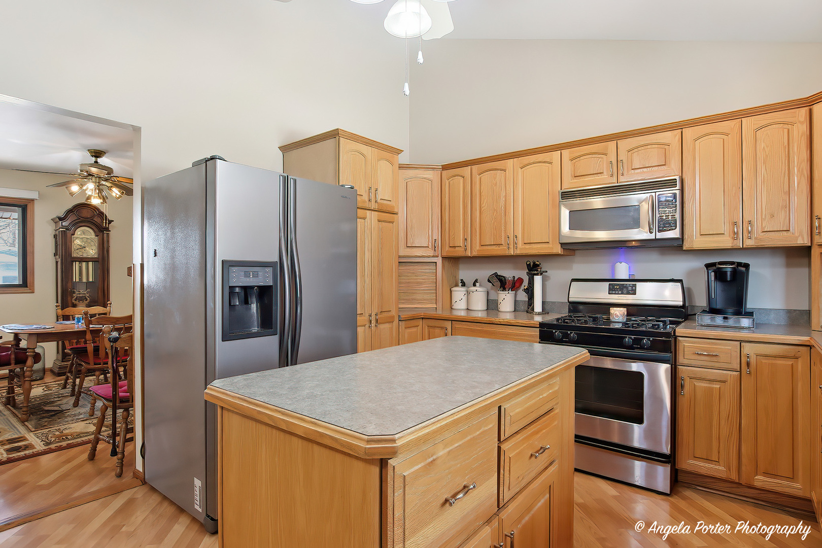 5218 Parkview Drive, Mccullom Lake, IL 60050