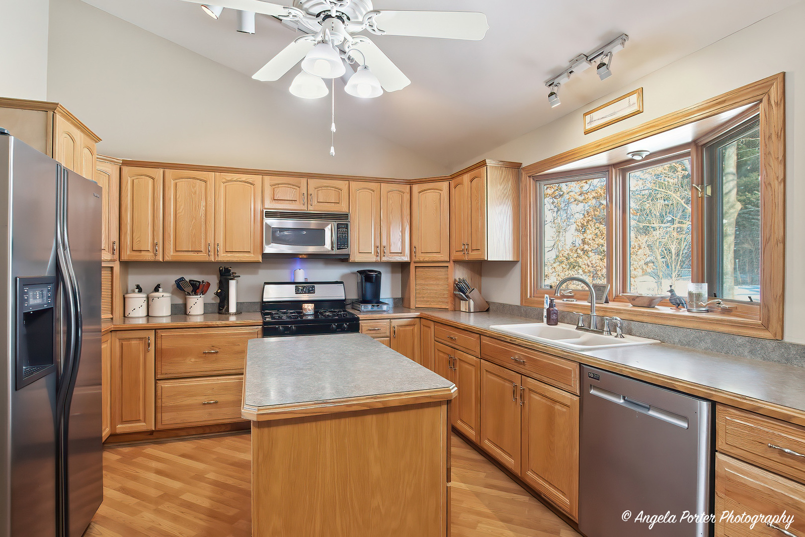 5218 Parkview Drive, Mccullom Lake, IL 60050