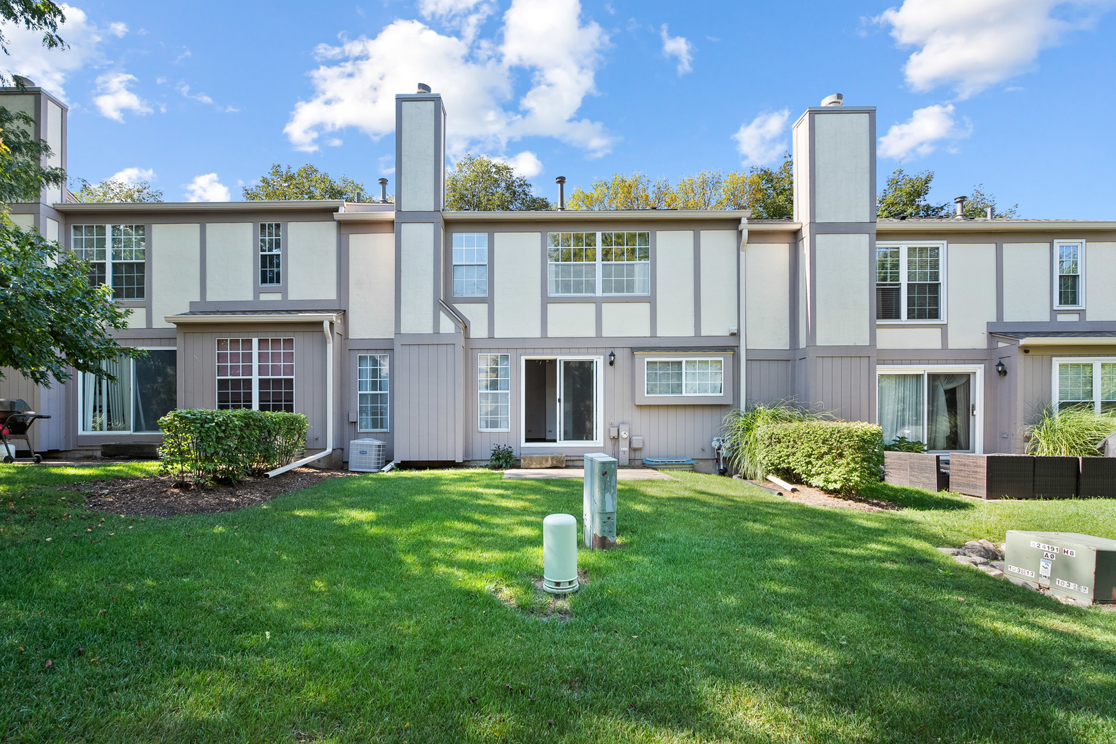 1404 W Sapphire Drive, Hoffman Estates, IL 60192