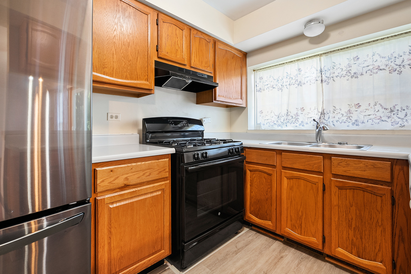 1404 W Sapphire Drive, Hoffman Estates, IL 60192