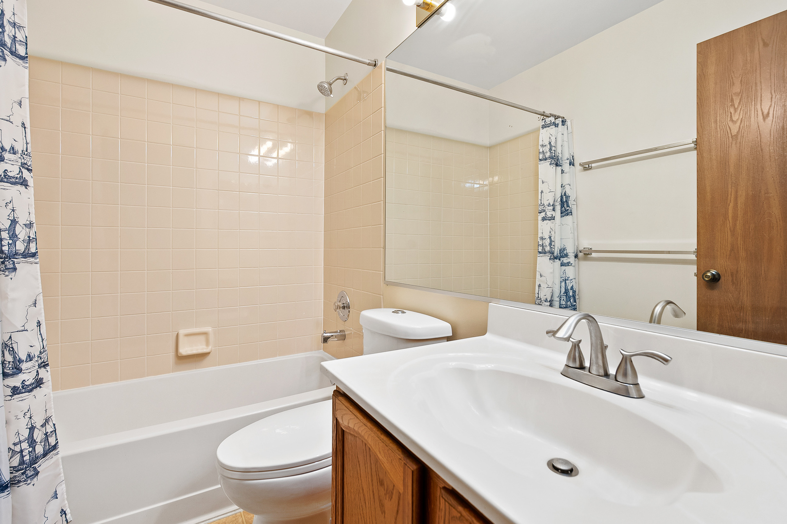 1404 W Sapphire Drive, Hoffman Estates, IL 60192