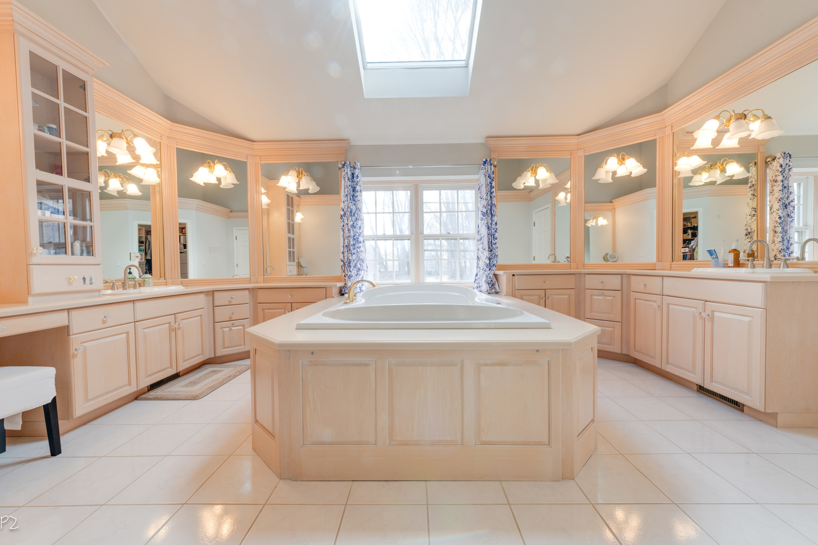 813 Fox Glen Drive, St. Charles, IL 60174