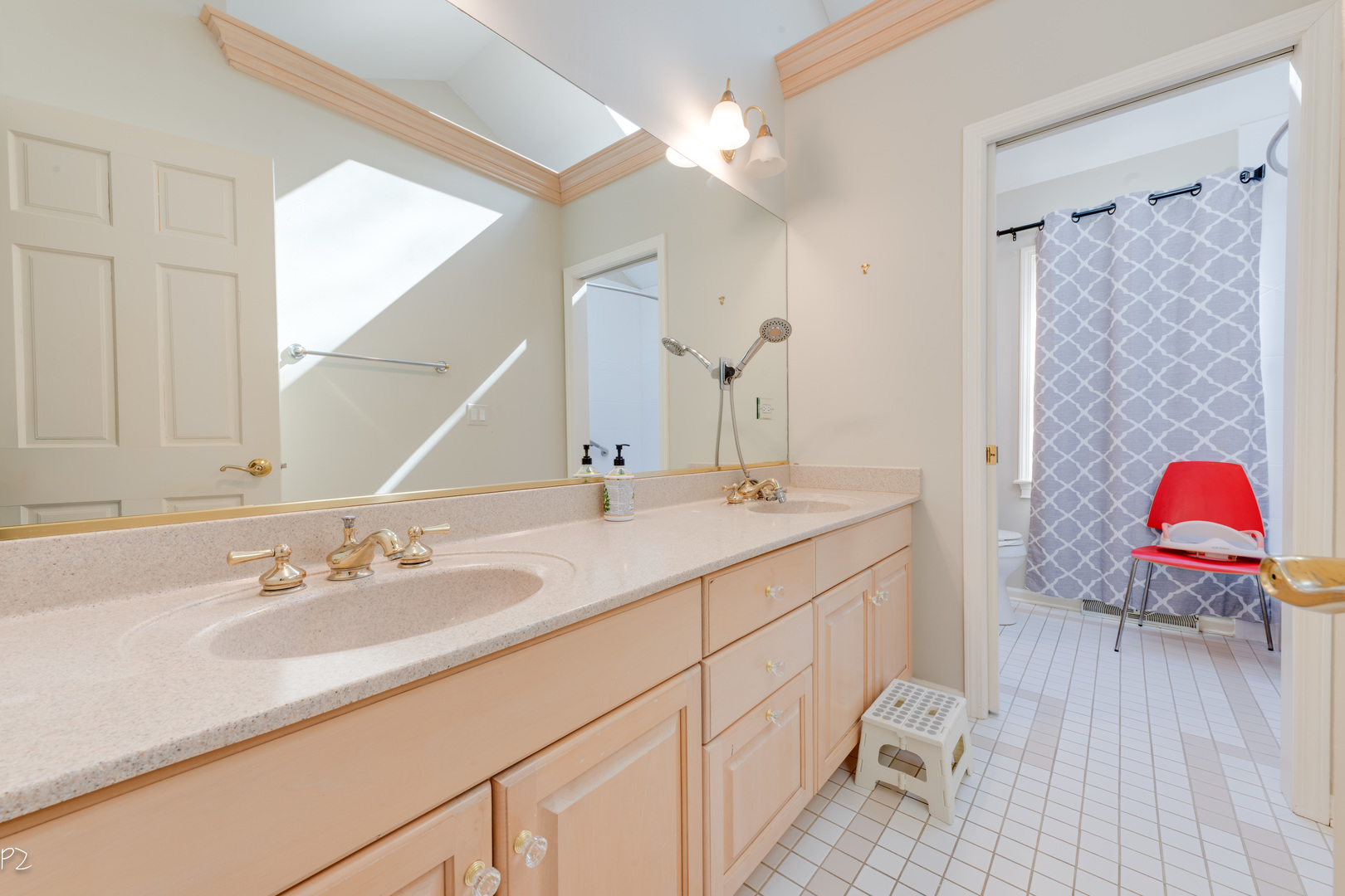 813 Fox Glen Drive, St. Charles, IL 60174