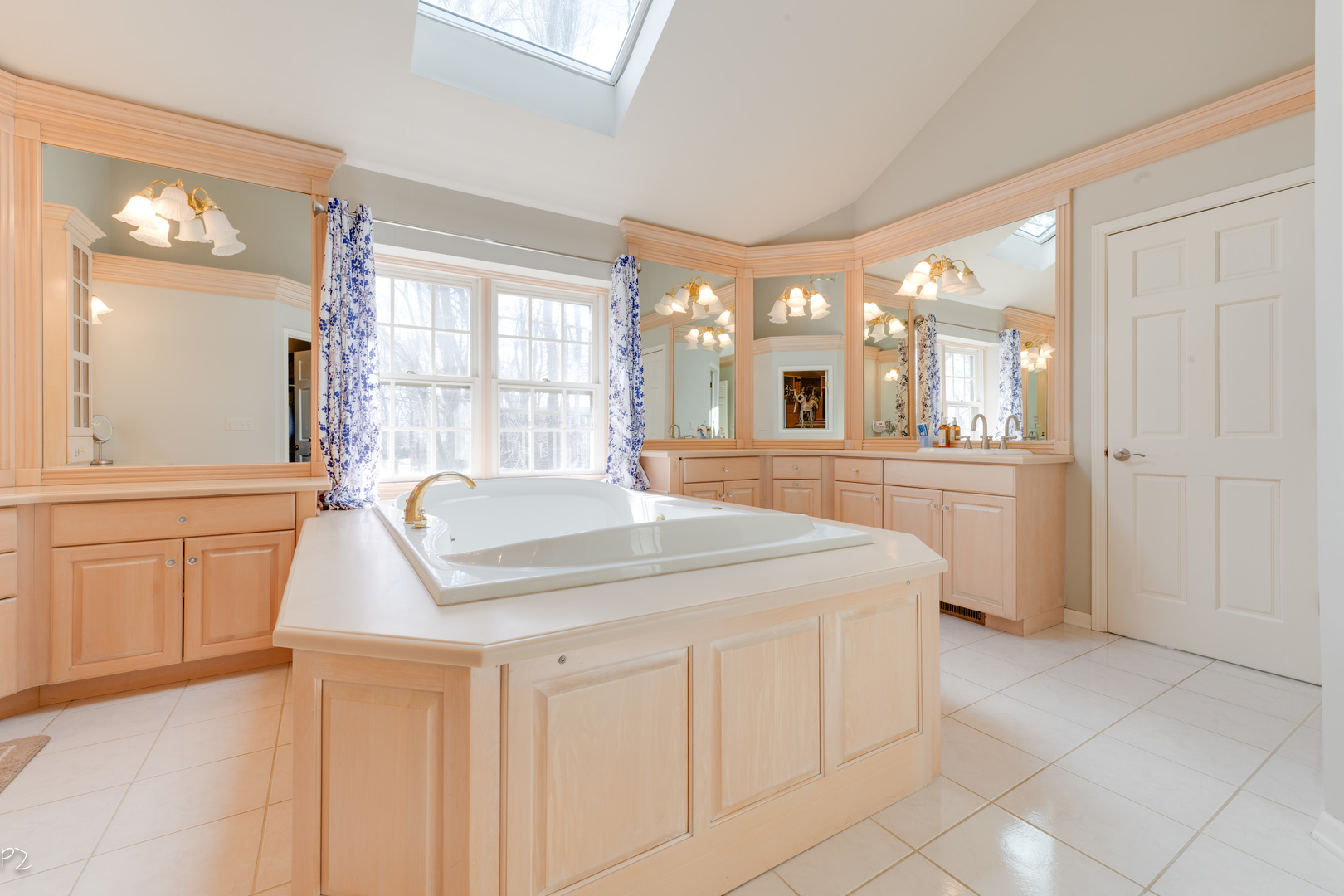 813 Fox Glen Drive, St. Charles, IL 60174